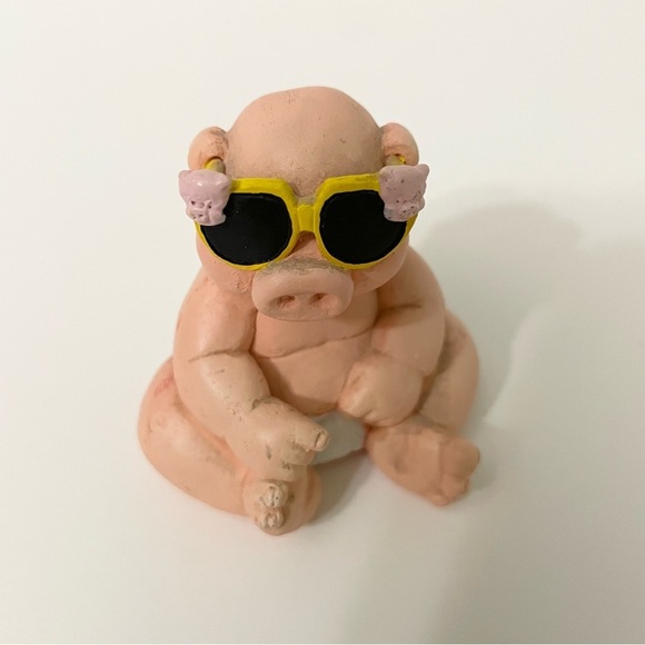 Vintage Wetherbee Pig Figurine wearing Sunglasses Figure - Picture 8 of 16